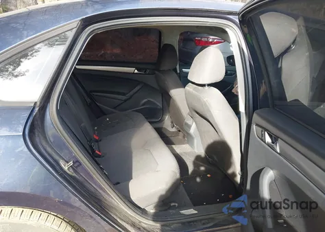 2012 Volkswagen Passat 2.5L S z USA, uszkodzony, nr VIN 1VWAP7A39CC072073